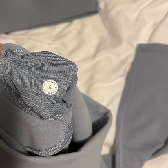 Lululemon Chambray Set EUC Size 4 - Picture 6 of 6
